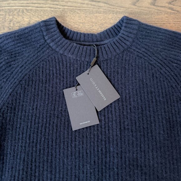 Gender Neutral NAADAM LUXE CASHMERE FISHERMAN CREW in NAVY - Picture 4 of 6